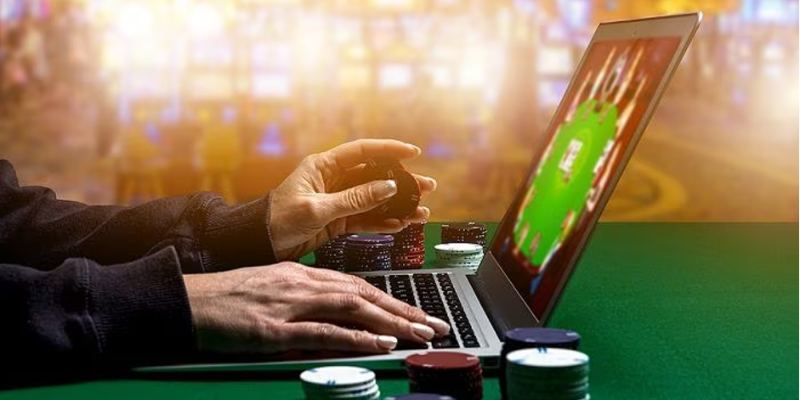 Poker là một sự lựa chọn hoàn hảo cho những ai mới tìm hiểu Casino Online là gì